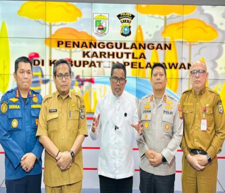 Sudah bisa dikendalikan, Bupati Zukri apresiasi sinergi Tim Gabungan pemadaman Karhutla di Wilayah Kabupaten Pelalawan