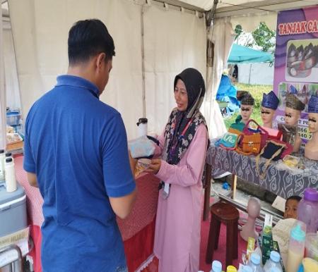 Yessi Heriyani, perajin rajutan asal Pelalawan yang menjadi mitra bina Community Development RAPP.(foto: istimewa)