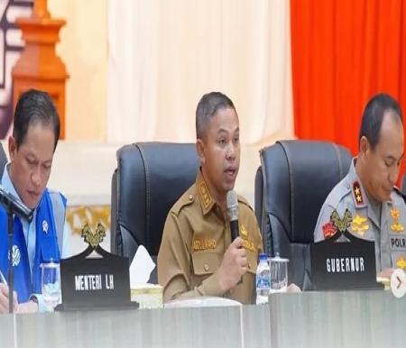Gubernur Riau, H. Abdul Wahid.
