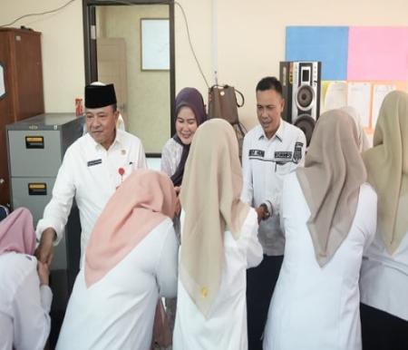 Kadis Kominfoss Kuansing, Doni Aprialdi halal bihalal bersama ASN.(foto: ultra/halloriau.com)