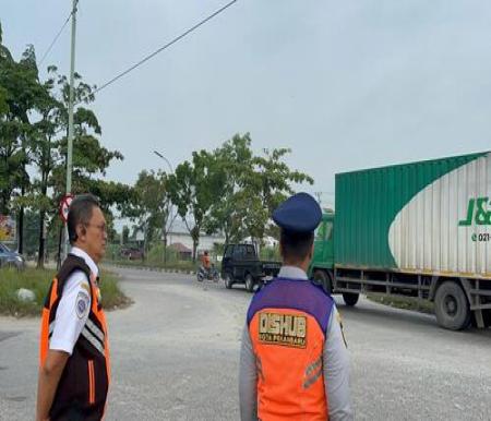 Dinas Perhubungan Kota Pekanbaru melakukan sosialisasi terkait kebijakan larangan truk tonase besar masuk jalan kota. (Foto: Pekanbaru.go.id)