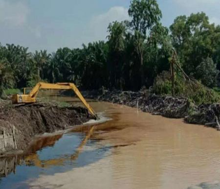 Normalisasi sungai untuk antisipasi banjir.(ilustrasi/int)