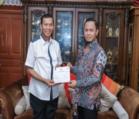 Wako Pekanbaru Agung Nugroho, melakukan anjangsana ke rumah Wako dan Wawako Pekanbaru periode 2012 - 2022, Firdaus - Ayat Cahyadi. (Foto: Pekanbaru.go.id)