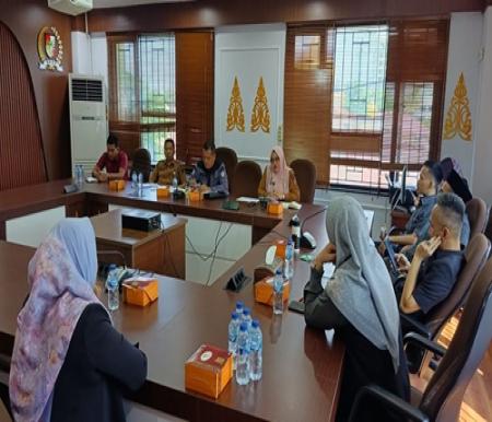 Komisi III DPRD hearing dengan Disdik Pekanbaru bahas SPMB 2025 SD dan SMP secara online (foto/Mimi)