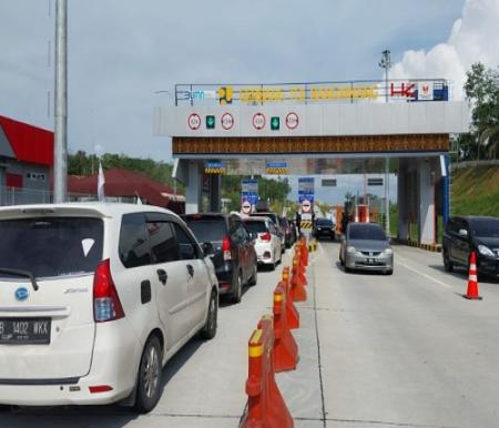 Lonjakan trafik di Tol Riau saat arus balik lebaran 2026.(foto: mcr)