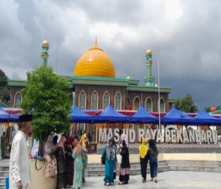 Tarawih Satu Juz Semalam, Masjid Raya Senapelan jadi magnet ibadah Ramadan (foto/int)