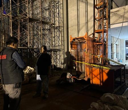 Polisi melakukan penyelidikan di proyek pembangunan Rumah Sakit Santa Maria Jalan Ahmad Yani, Kecamatan Sukajadi Kota Pekanbaru, Selasa (7/4/2026). (Polsek Sukajadi)