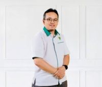 Dosen Program Studi (Prodi) Manajemen Fakultas Ekonomi dan Bisnis (FEB) Universitas Islam Riau (UIR) Gusman Nawanir, ST., M.Sc., Ph.D.