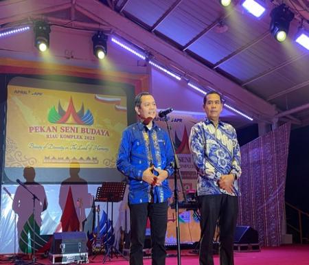 Closing oleh Chief Operating Officer (COO) PT Riau Andalan Pulp and Paper (RAPP) Eduward Ginting dan Mill Operations Support Director APRIL Suhdi Yaqub saat penutupan PSB 2025. (Foto: Istimewa)