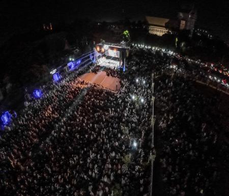 Ribuan warga padati Tabligh Akbar HUT Pekanbaru ke-241 bersama Ustaz Hanan Attaki (foto/Meri)
