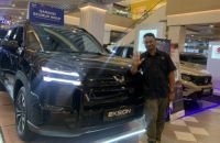 Wuling Pekanbaru menggelar pameran otomotif di Mall Living World (foto/Meri)