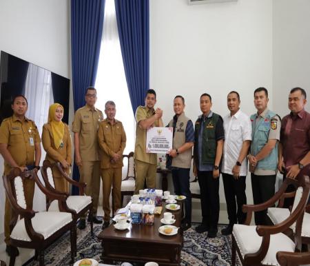 Gubsu Bobby saat menerima kunjungan resmi Wako Pekanbaru, Agung Nugroho beserta jajaran di Rumdin Gubernur Sumut, Medan (foto/ist)