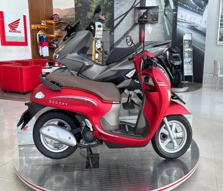 Honda Scoopy.