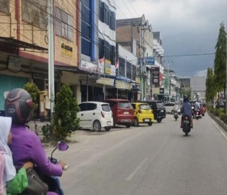 Minim Semangat HUT RI ke-80 di Dumai, pertokoan belum pasang bendera merah putih (foto/Antara)