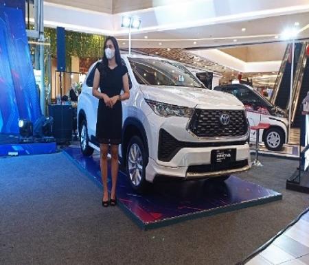 Innova Zenix Hybrid.