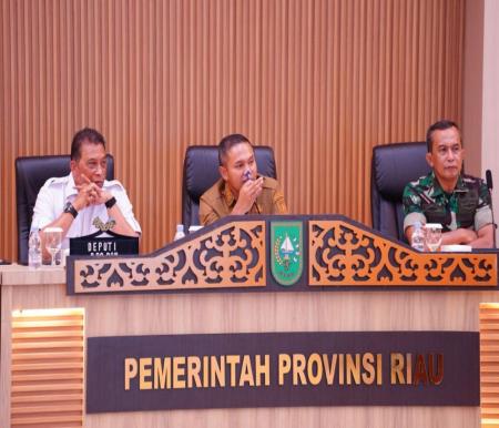 Gubernur Riau, Abdul Wahid evaluasi program makan bergizi gratis (foto/MCR)