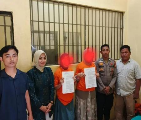 Dua IRT di Kuansing yang keroyok janda muda ditahan polisi (foto/klikmx)