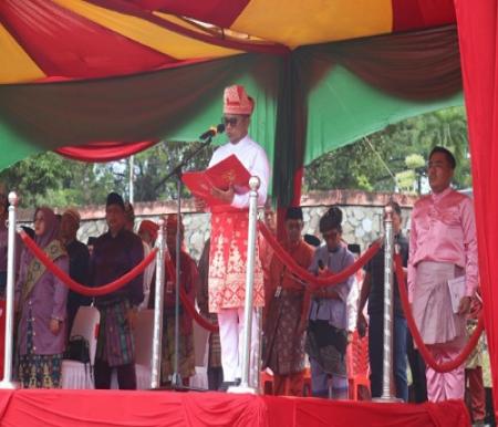 Bupati Pelalawan, Zukri saat memimpin upacara peringatan Hari Jadi ke-26 Pelalawan.(foto: andi/halloriau.com)