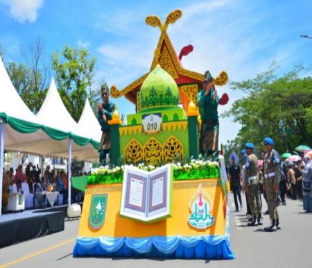 Pacu jalur dan busana Melayu hiasi langkah Kafilah Riau di STQH 2025 (foto/MCR)