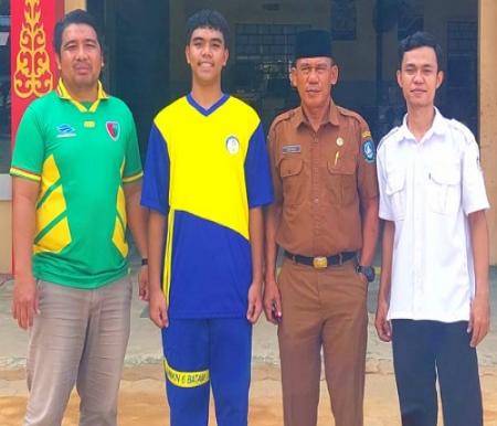 Arvin Max Patty, siswa kelas X jurusan Teknik Permesinan di SMK Negeri 6 Batam (baju olahraga).(foto: istimewa)