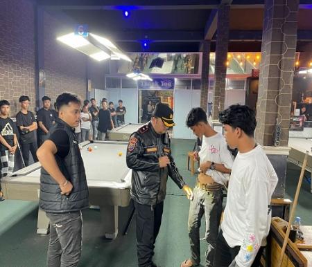 Polsek Bangko sisir tempat hiburan malam di Bagansiapiapi.(foto: afrizal/halloriau.com)