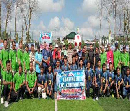 Wabup Pelalawan, Husni Tamrin membuka Turnamen Mini Soccer SMP se-Kabupaten Pelalawan 2025. (Foto: Andi Indrayanto)