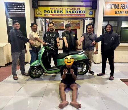 Polsek Bangko menangkap pelaku pencurian sepeda motor di Jalan Gajah Mada, Kelurahan Bagan Barat, Kecamatan Bangko, Rokan Hilir. (Foto: Afrizal)