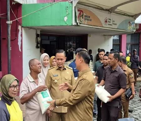 Wako Pekanbaru, Agung janjikan THR untuk petugas kebersihan (foto/Tata)