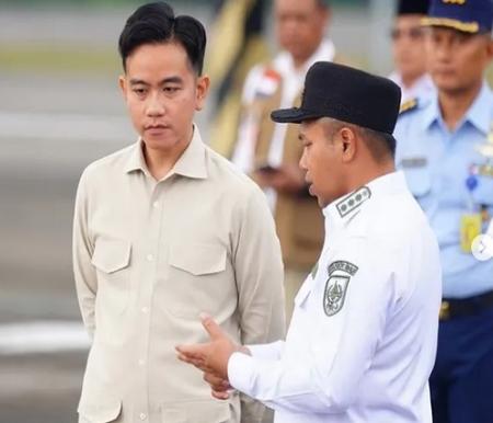 Wapres Gibran disambut oleh Gubernur Riau Abdul Wahid.