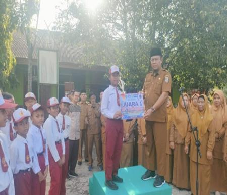 SDN 06 Pangkalan Kerinci juarai Turnamen Futsal Piala OSIM, tumbangkan SDN 07 di final lewat adu penalti (foto/Andy)