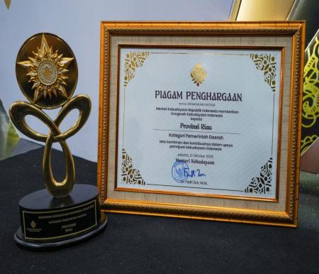 Gubernur Riau, Abdul Wahid meraih Anugerah Kebudayaan Indonesia 2025 dari Kemenbud (foto/MCR)