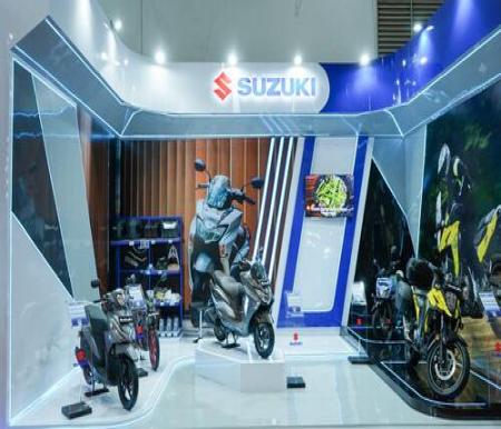 Suzuki memamerkan beragam lini sepeda motor unggulan di Jakarta Fair 2025. (Foto: Istimewa) 