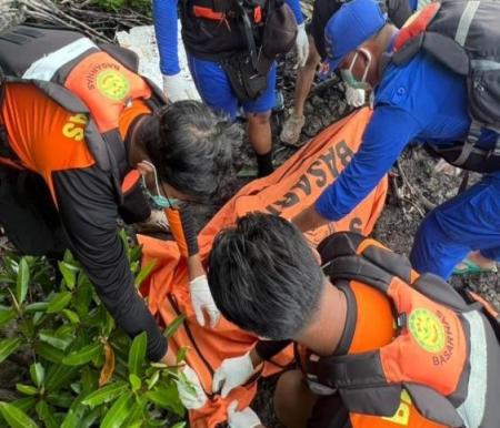 Pria hilang usai lompat dari Kapal Dumai Line ditemukan meninggal (foto/int)