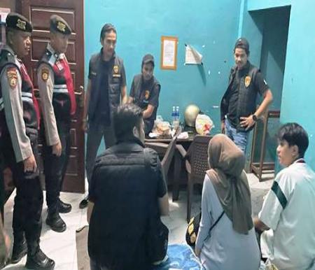 Polres Pelalawan merazia pasangan mesum.(foto: andi/halloriau.com)