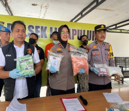 Polsek Limapuluh ciduk kuris narkoba skala besar di Pekanbaru (foto/rri)