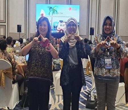 (Ki-ka) Ketum DPP Astindo Pauline, Director Tourism Malaysia for Sumatera Market, Rosalina dan Ketua Astindo Riau, Harpina di Table Top B2B 2025 (foto/riki)