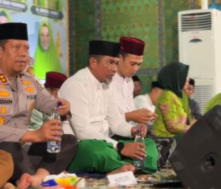 Bupati Pelalawan, Zukri hadiri buka puasa bersama Muslimat NU dan UAS (foto/Andy)