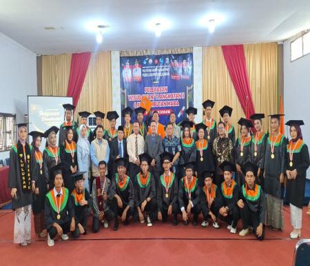 Pelepasan wisudawan angkatan 2 PSDKU PNP Kampus Pelalawan (foto/Andy) 