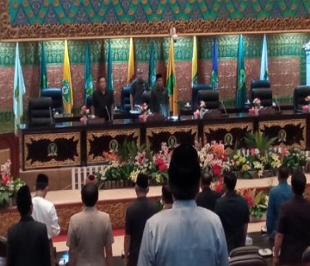 Wagubri, SF Hariyanto saat hadiri paripurna RPJMD 2025/2029 di DPRD Riau, Kamis pagi.(foto: barkah/halloriau.com)