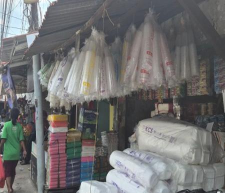 DPRD Pekanbaru desak Pemko intervensi harga plastik di Pekanbaru.(ilustrasi/int)