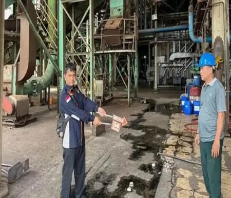 Polisi selidiki insiden kecelakaan kerja di PMKS Kerumutan.(foto: riaupos.co)