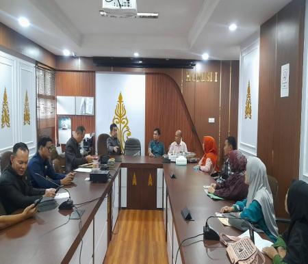 Diduga ditipu Developer Aur 88, puluhan warga meminta bantuan ke DPRD Kota Pekanbaru (foto/Mimi)