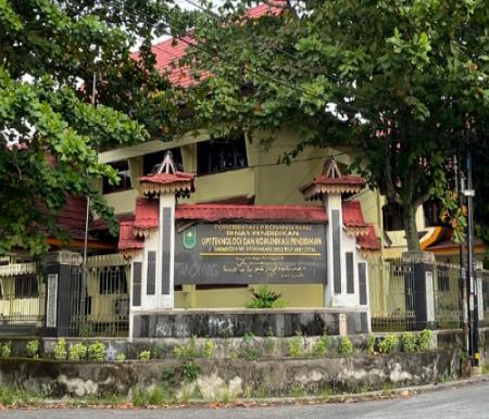 Disnakertrans Riau pindah kantor sementara ke Jalan Sarwo Edhi.(foto: sri/halloriau.com)