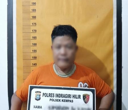 Pelaku Pengancaman Terhadap Penjual Nasi Goreng Diamankan Polres Inhil. (Foto: Ayendra)
