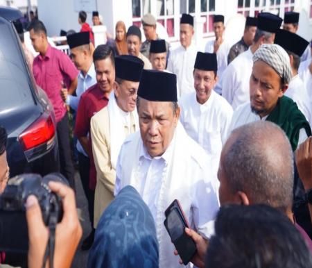 Plt Gubernur Riau, SF Hariyanto tinjau operasi pasar murah untuk tekan harga (foto/ist)