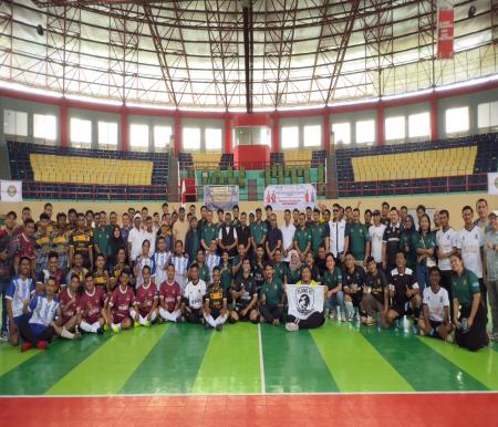 Bupati Pelalawa Zukri membuka Turnamen Futsal Piala Bergilir Serikat Riau Fiber 2025. (Foto: Andy Indrayanto)