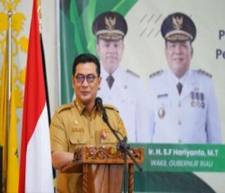 Sekretaris Daerah Provinsi (Sekdaprov) Riau, Syahrial Abdi. (Foto: Media Center Riau)