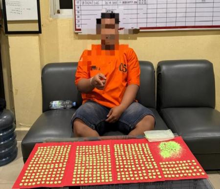 Polres Dumai menangkap pemilik 500 butir ekstasi (foto/bambang)