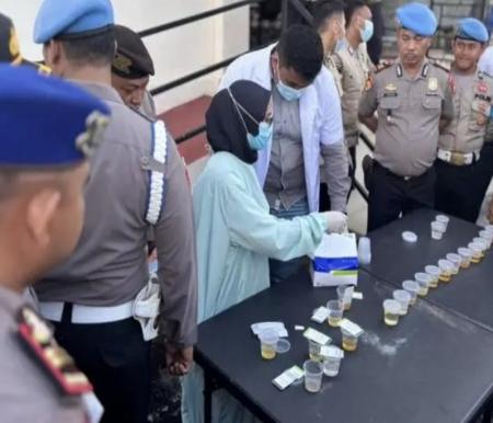 Komitmen bersih narkoba, Polres Meranti lakukan tes urine mendadak (foto/klikmx)