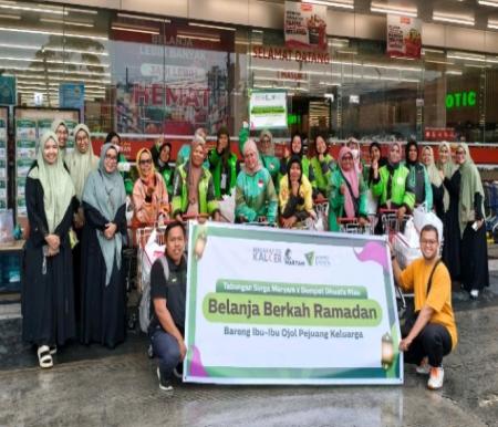 Komunitas Sahabat Maryam dan Dompet Dhuafa Riau ajak driver Ojol wanita belanja sembako Lebaran (foto/ist)
